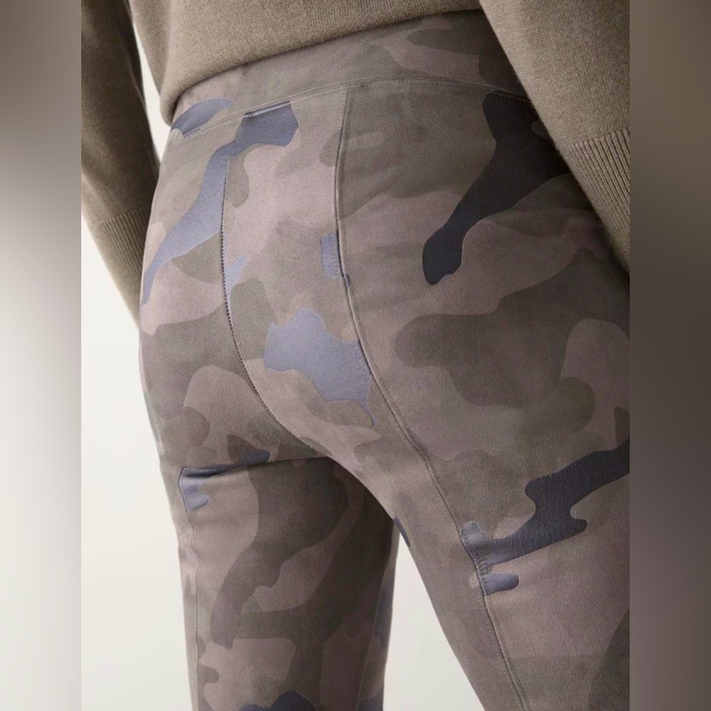 White House black market Camo-Print Runway Leggings - Picture 3 of 8